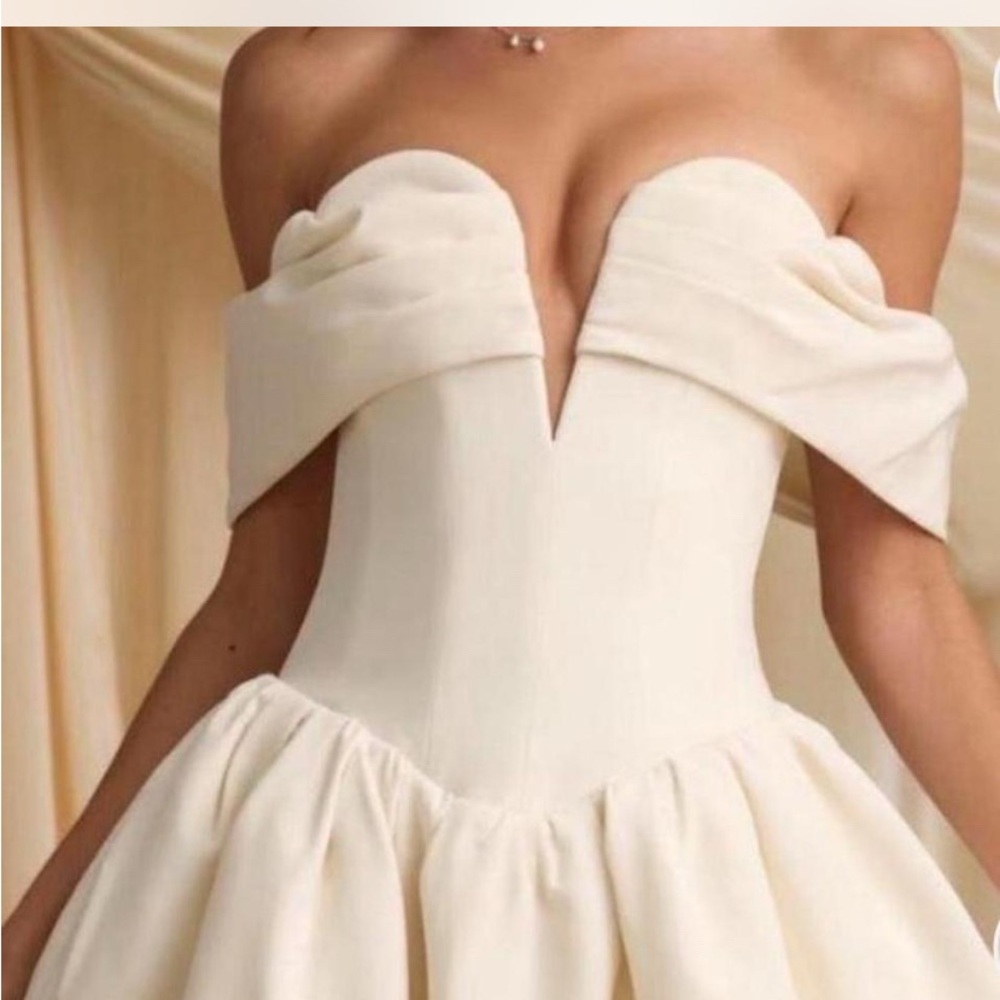 Off-White Strapless Cream Dress💗